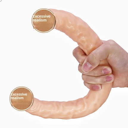 Qianyue front and back, big and thin, two headed female masturbates with a penis