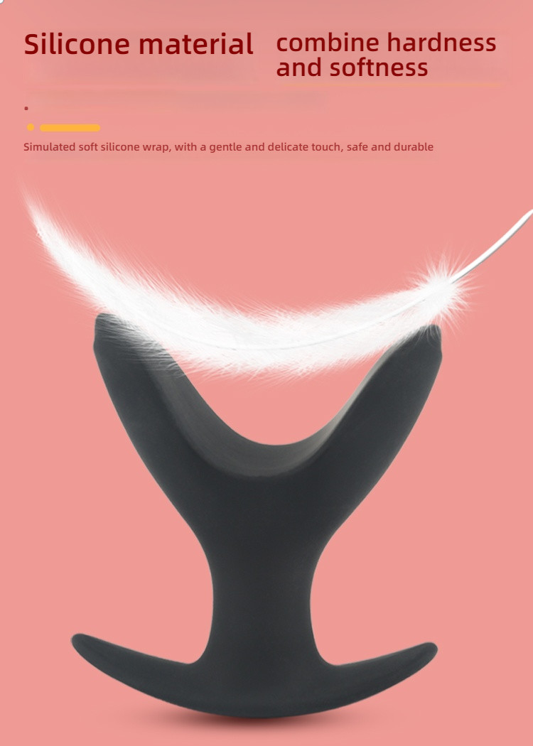 Yunman's harem opens with an open anal plug and a vibrating egg